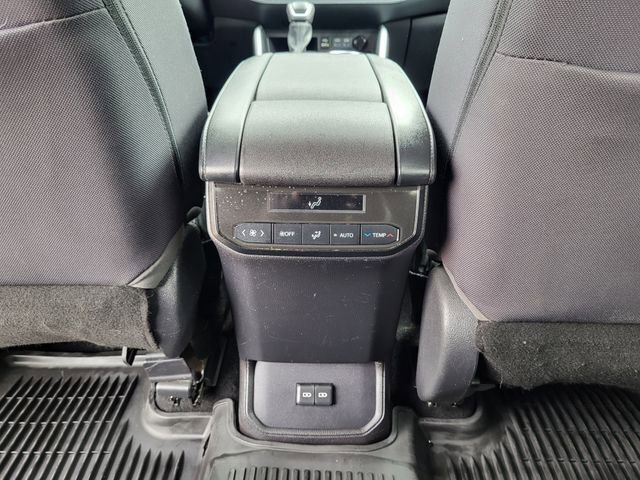Used 2022 Toyota Highlander LE AWD/4WD image 24