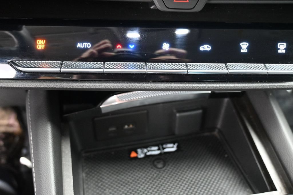 Used 2024 Buick Envision Preferred AWD/4WD image 29