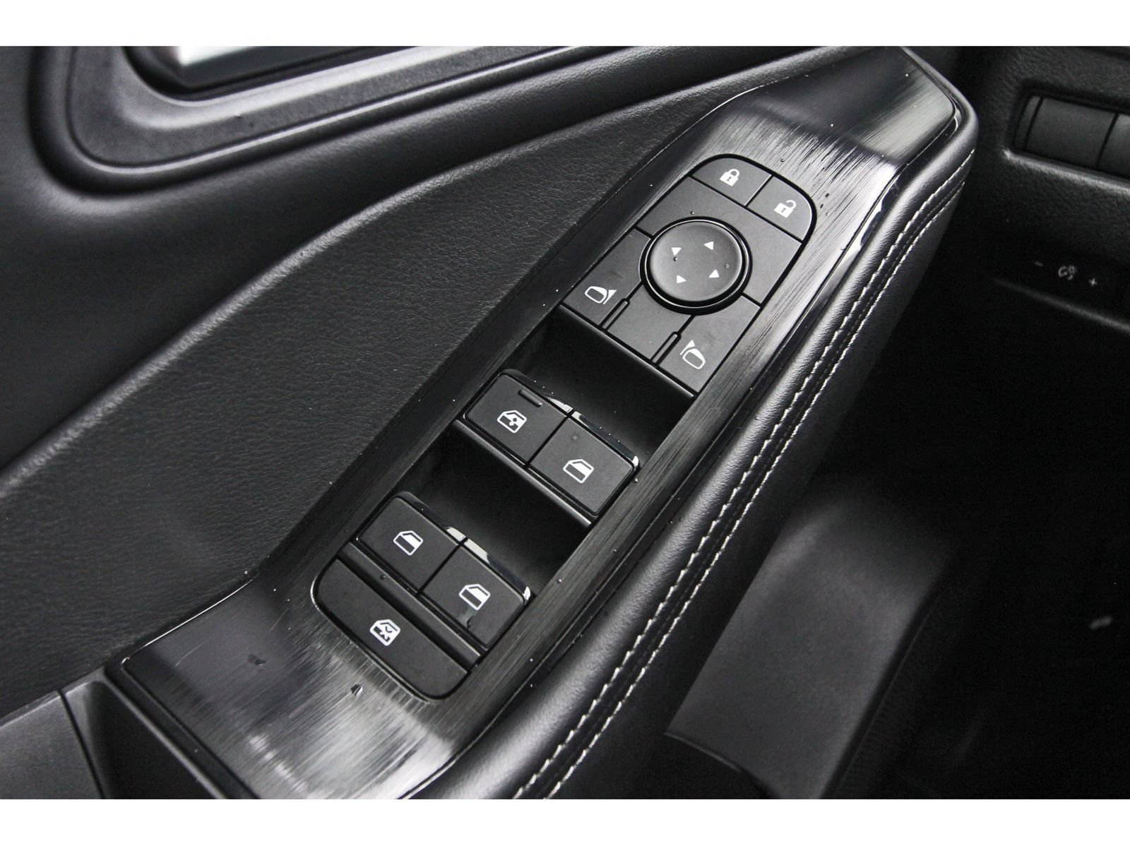 Certified 2026 Nissan Rogue SV FWD image 22