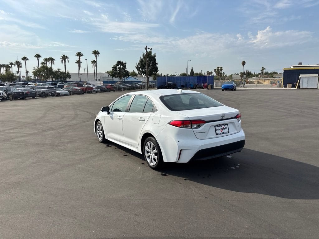 Used 2024 Toyota Corolla LE FWD image 4