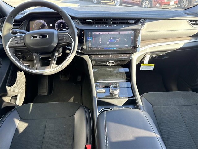 New 2026 Jeep Grand Cherokee Laredo image 3