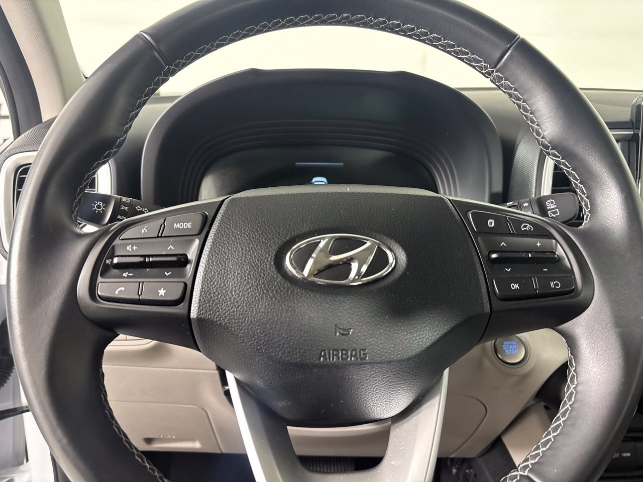 Used 2025 Hyundai Venue SEL FWD image 16