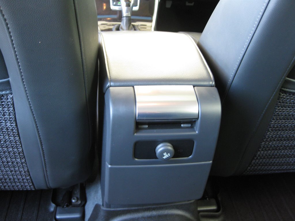 Used 2016 Volvo XC70 T5 Premier w/ Proximity Package FWD image 31