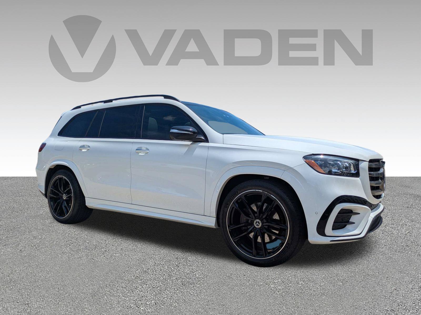 Used 2024 Mercedes-Benz GLS 450 4MATIC image 3