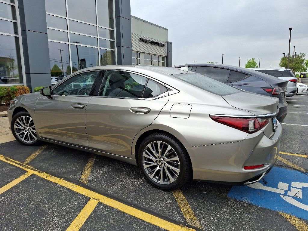 Used 2019 Lexus ES 350 w/ Premium Package FWD image 2