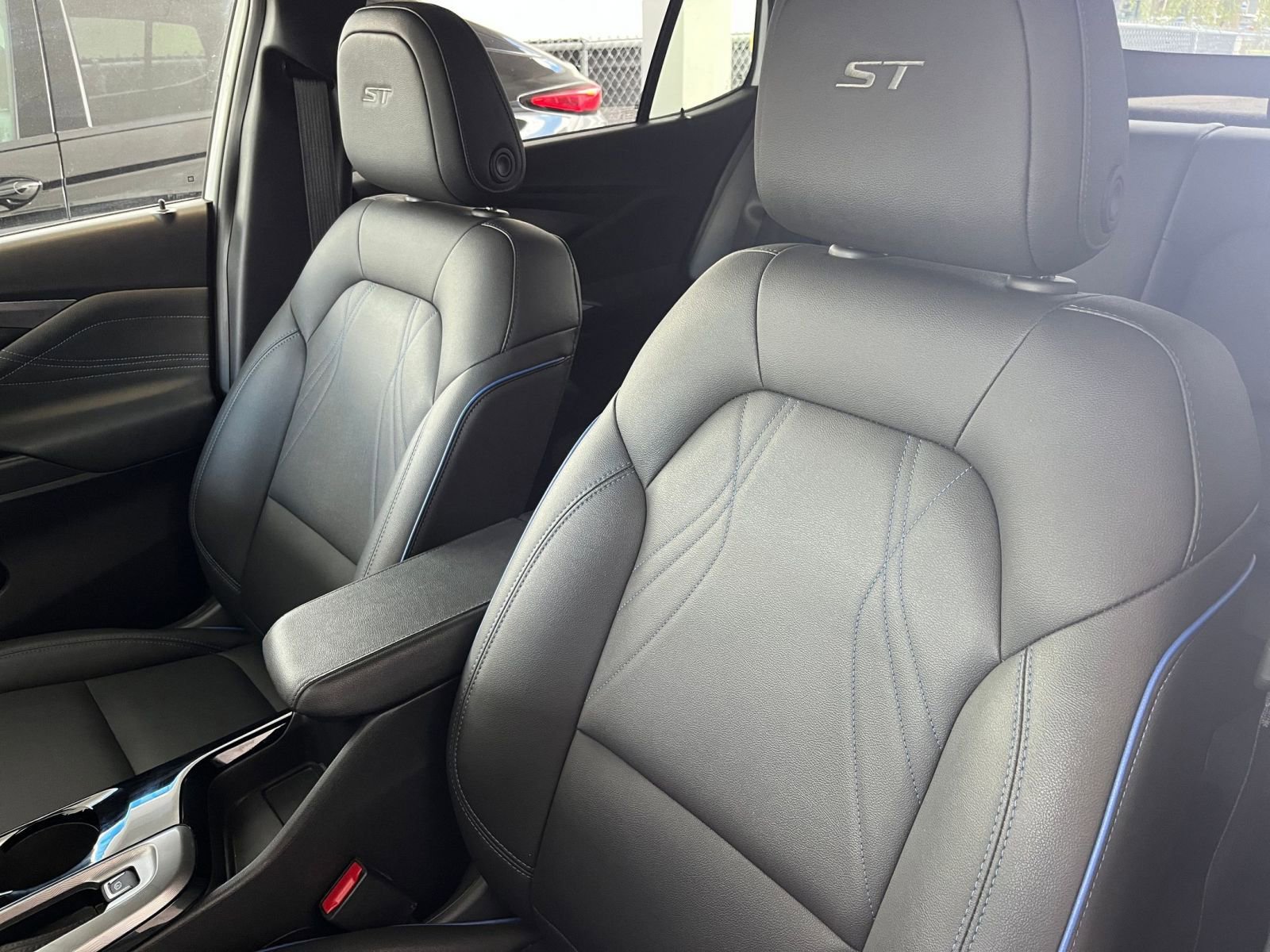 Used 2025 Buick Envista Sport Touring image 36