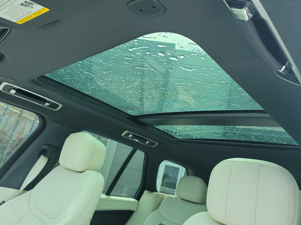 Certified 2025 Land Rover Range Rover SE AWD/4WD image 28