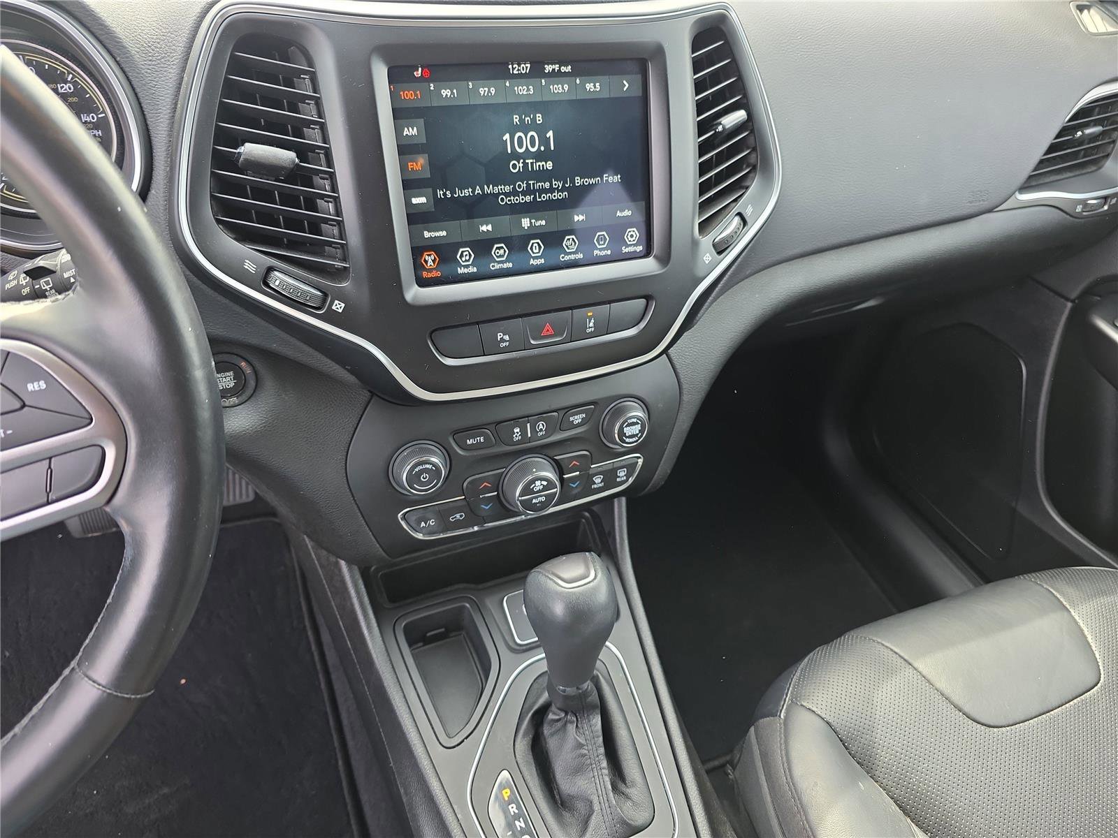 Used 2021 Jeep Cherokee Latitude Lux w/ Comfort/Convenience Group image 28