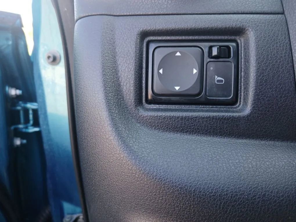 Used 2014 Nissan Versa Note SV FWD image 15