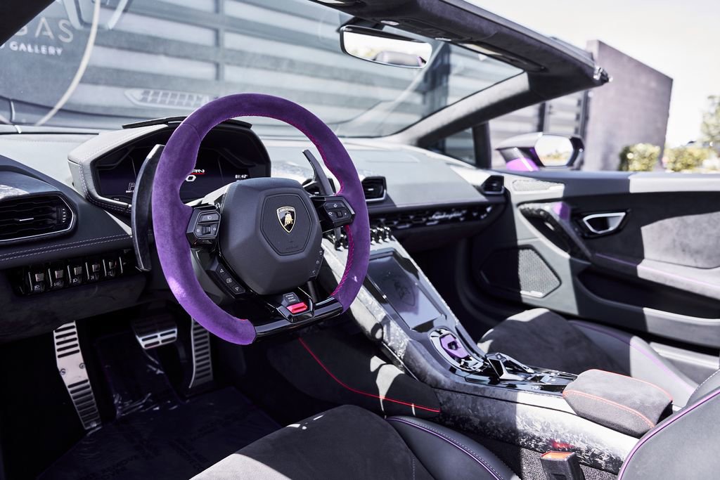 Used 2024 Lamborghini Huracan EVO image 2