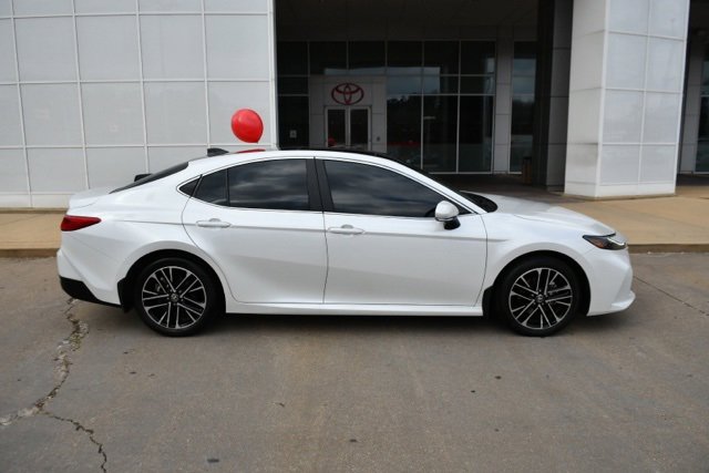 Used 2025 Toyota Camry XLE image 6