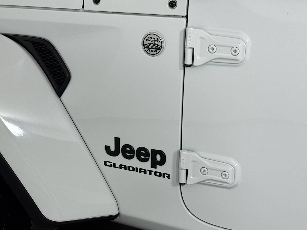 Used 2021 Jeep Gladiator Sport AWD/4WD image 9