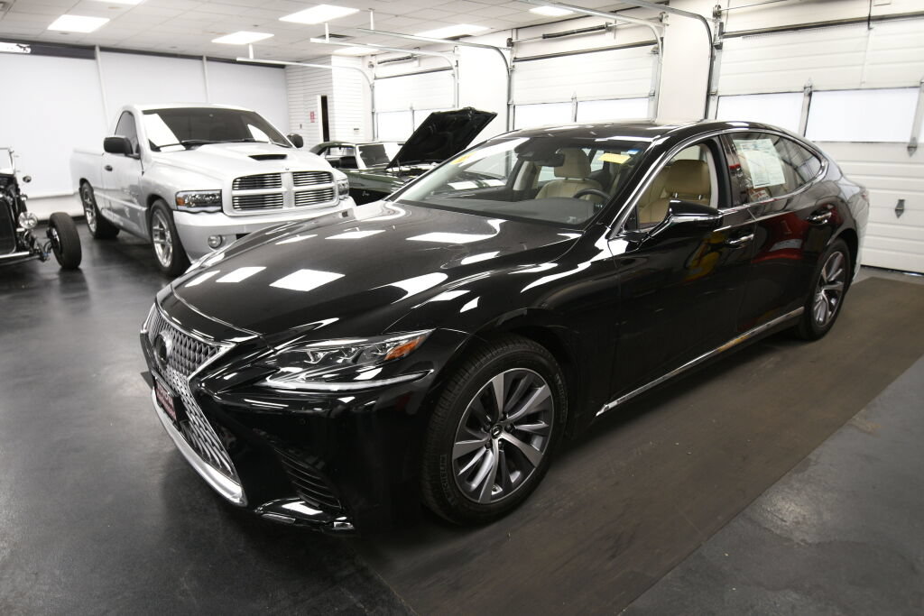 Used 2019 Lexus LS 500 AWD w/ Accessory Package (Z2) image 3