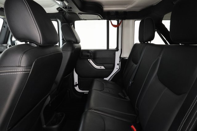 Used 2018 Jeep Wrangler Unlimited Sahara w/ Connectivity Group image 18