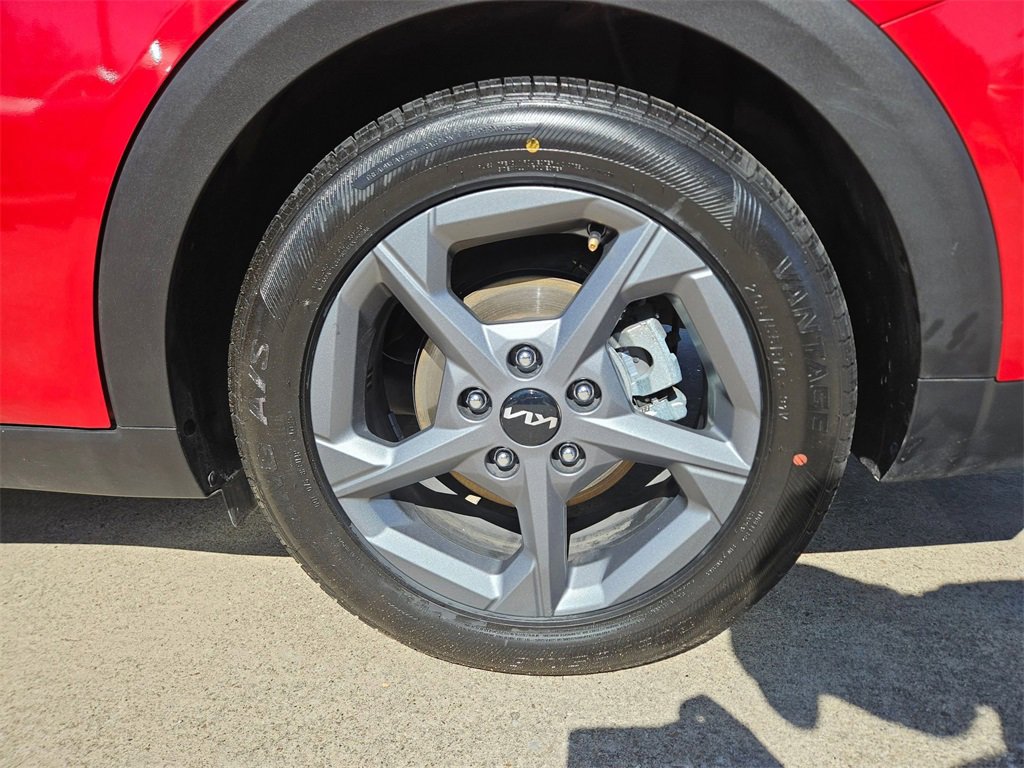 Used 2025 Kia K4 LXS image 24