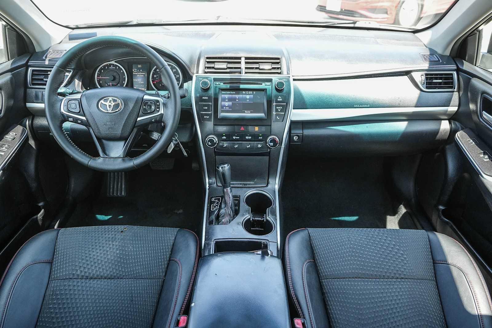 Used 2015 Toyota Camry SE FWD image 10