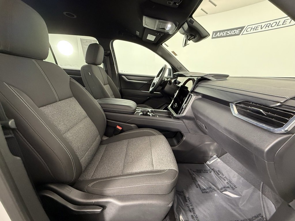 Used 2025 GMC Acadia Elevation image 17