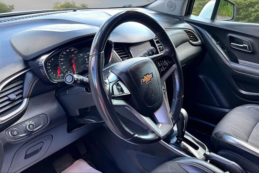 Used 2020 Chevrolet Trax LT w/ Driver Confidence Package AWD/4WD image 13
