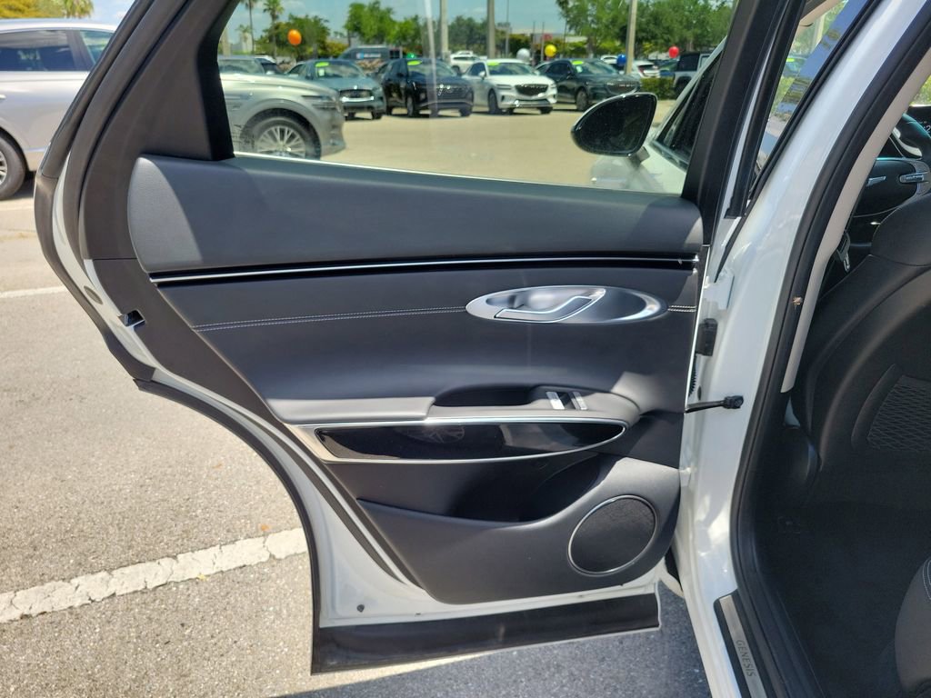 Certified 2025 Genesis GV70 2.5T AWD/4WD image 14
