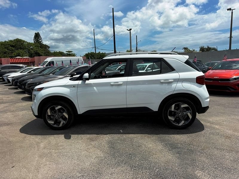 Used 2023 Hyundai Venue SEL FWD image 8