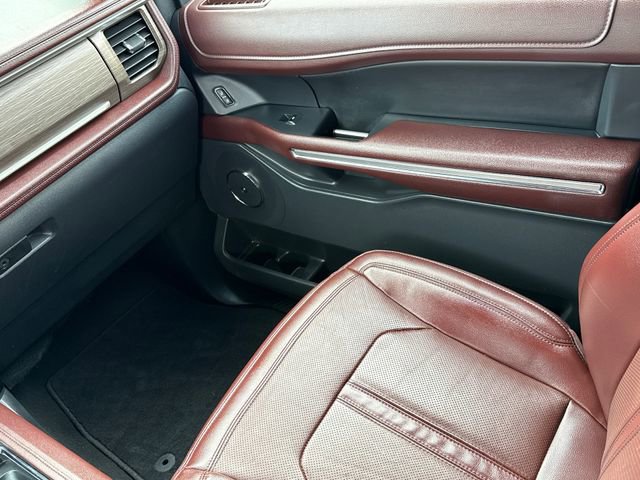 Used 2024 Ford Expedition Limited image 16