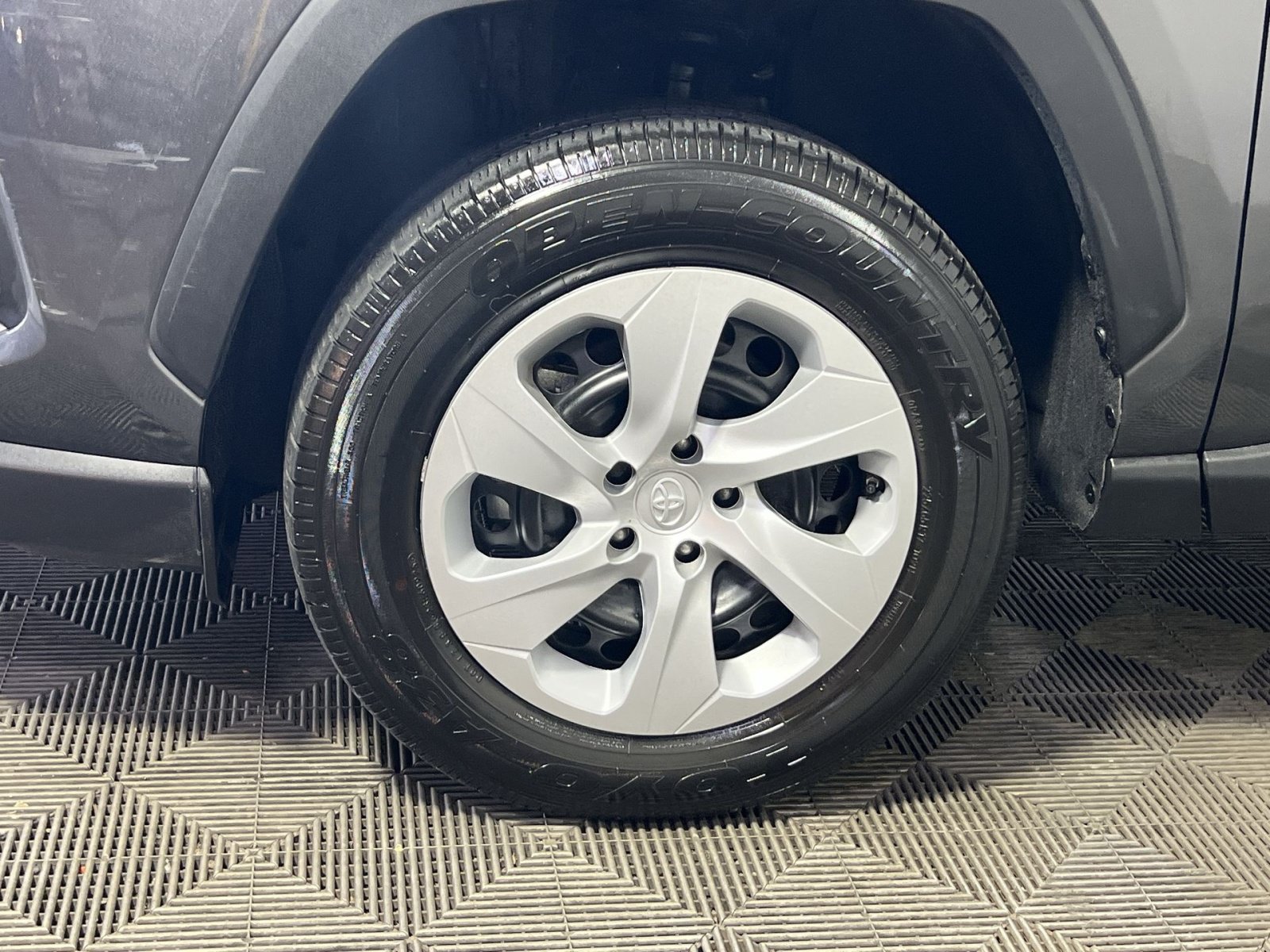 Used 2025 Toyota RAV4 LE AWD/4WD image 13