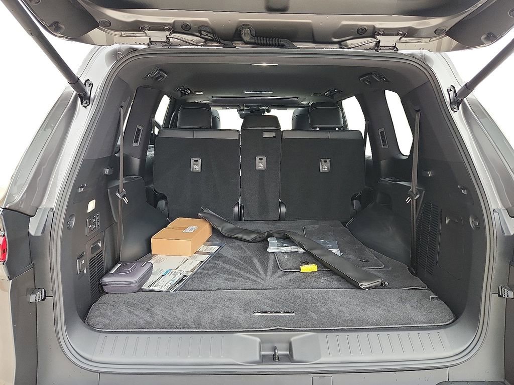 Used 2025 Lexus LX 600 4WD w/ Luxury Package image 28