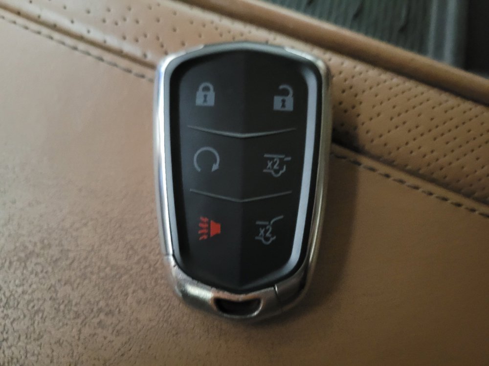 Used 2015 Cadillac Escalade Platinum RWD image 32