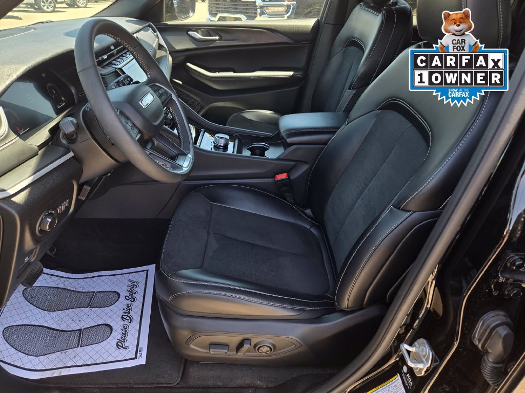 Used 2025 Jeep Grand Cherokee Altitude AWD/4WD image 17