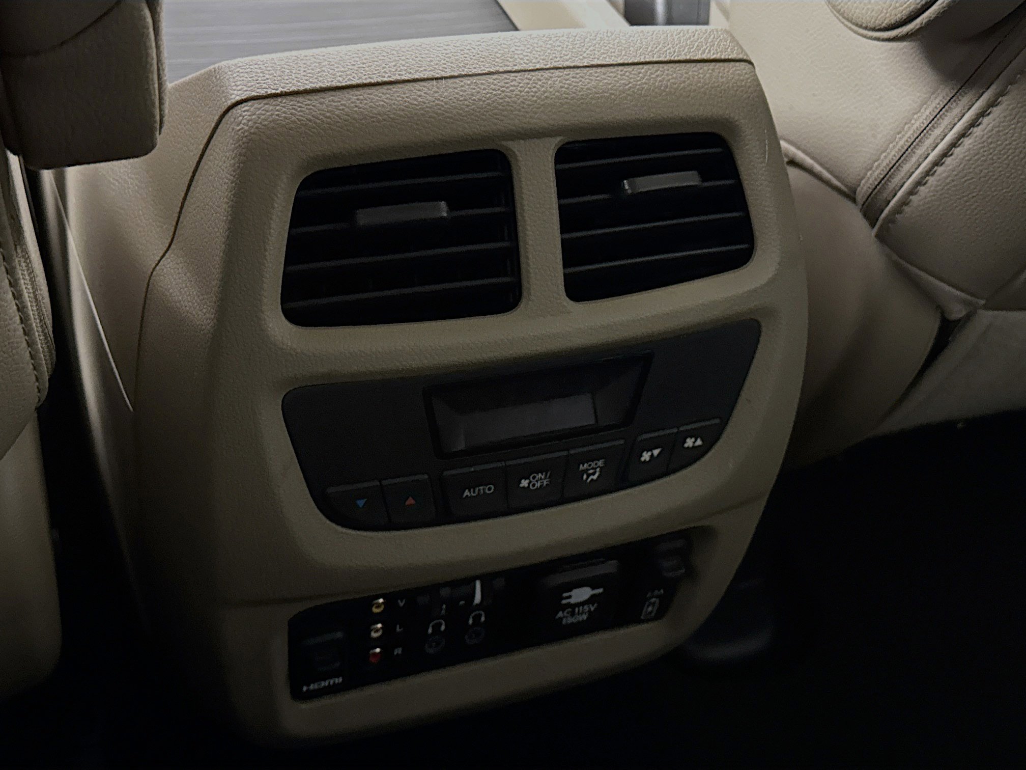 Certified 2018 Honda Pilot Touring image 27