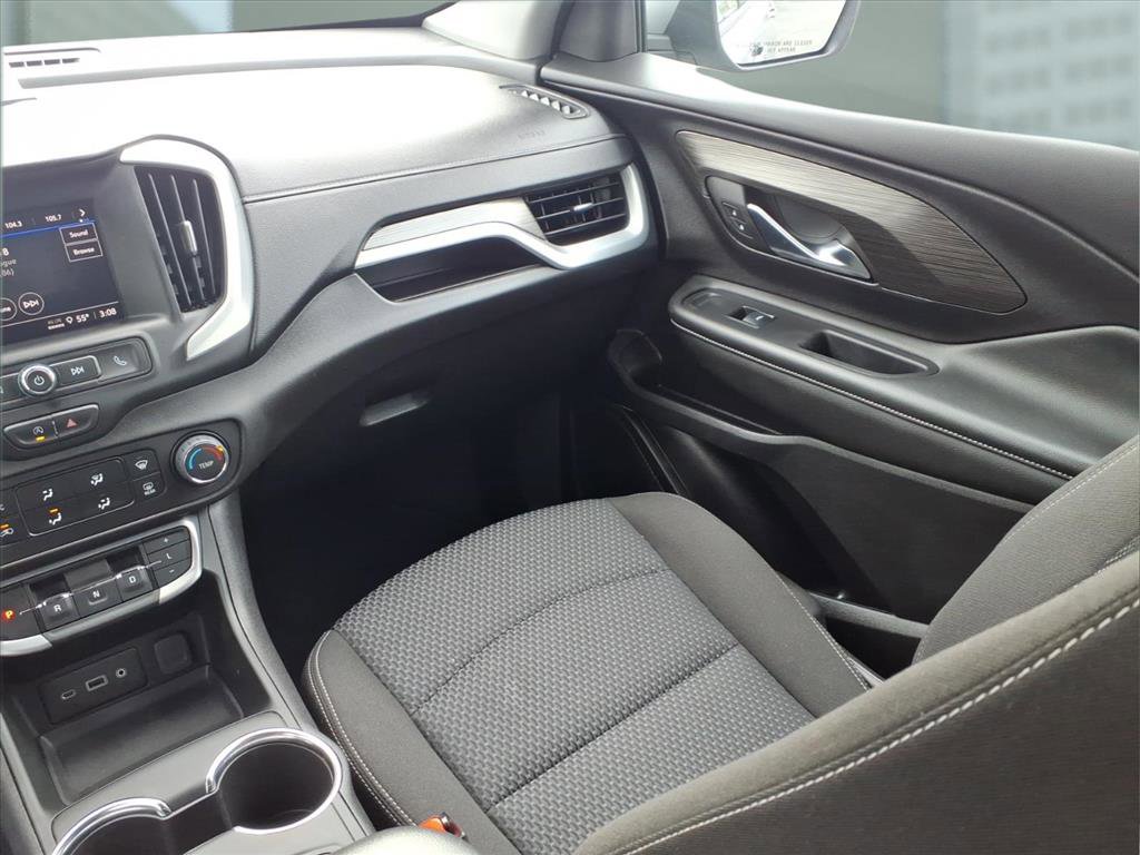 Used 2024 GMC Terrain SLE image 27