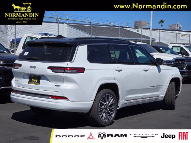 New 2026 Jeep Grand Cherokee Summit w/ Obsidian Package AWD/4WD image 3