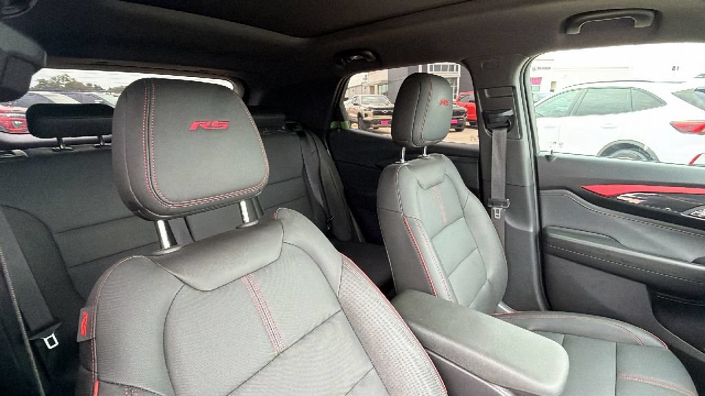 Used 2025 Chevrolet TrailBlazer RS w/ Convenience Package FWD image 32