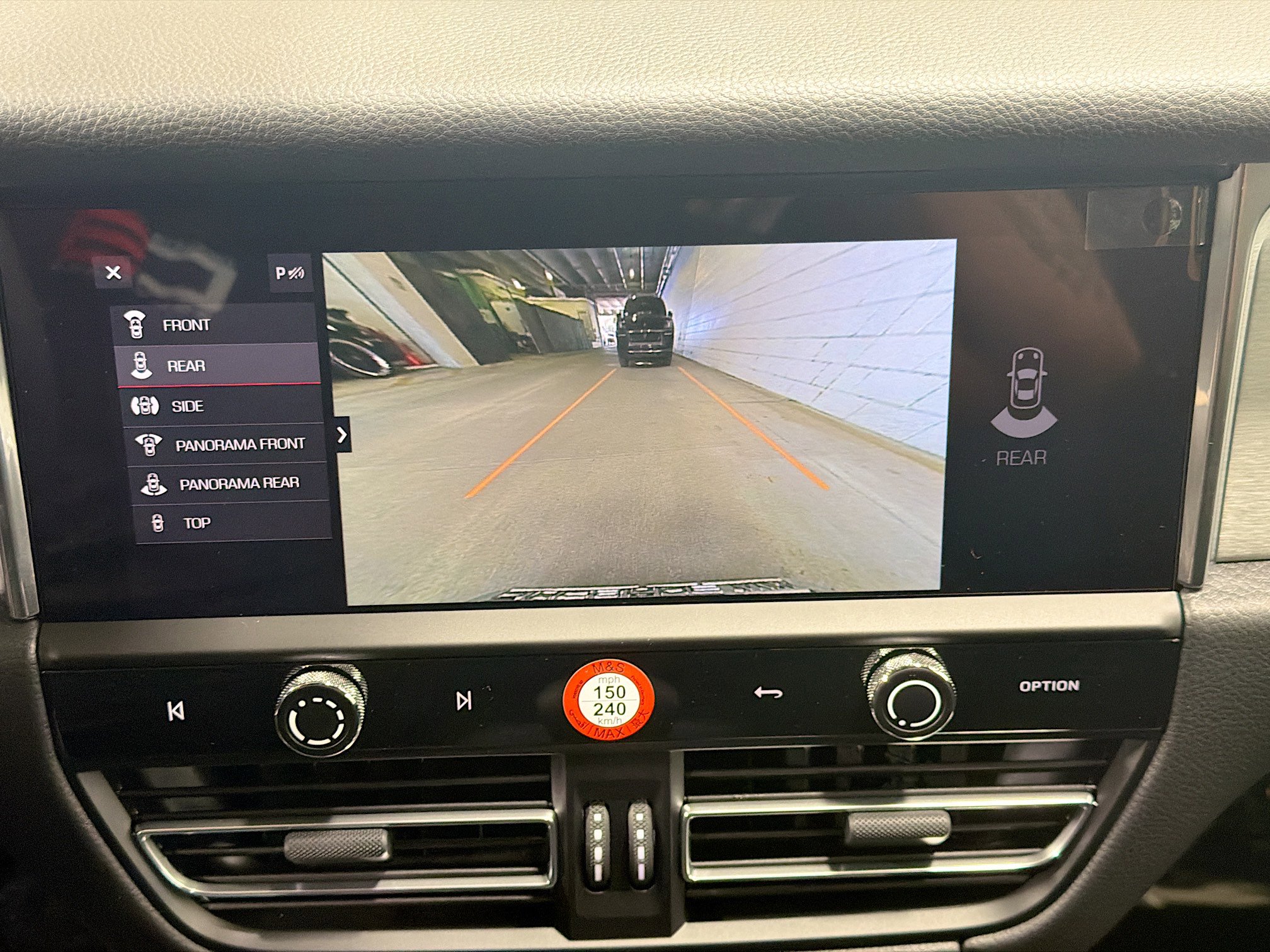 Certified 2026 Porsche Macan AWD/4WD image 32