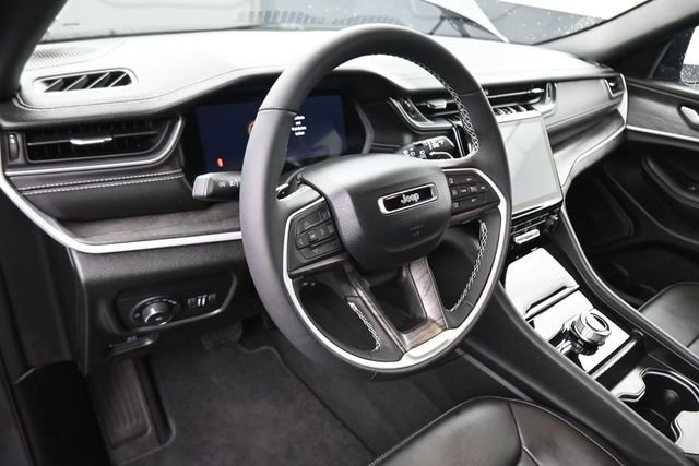Used 2025 Jeep Grand Cherokee Limited w/ Black Appearance Package AWD/4WD image 21