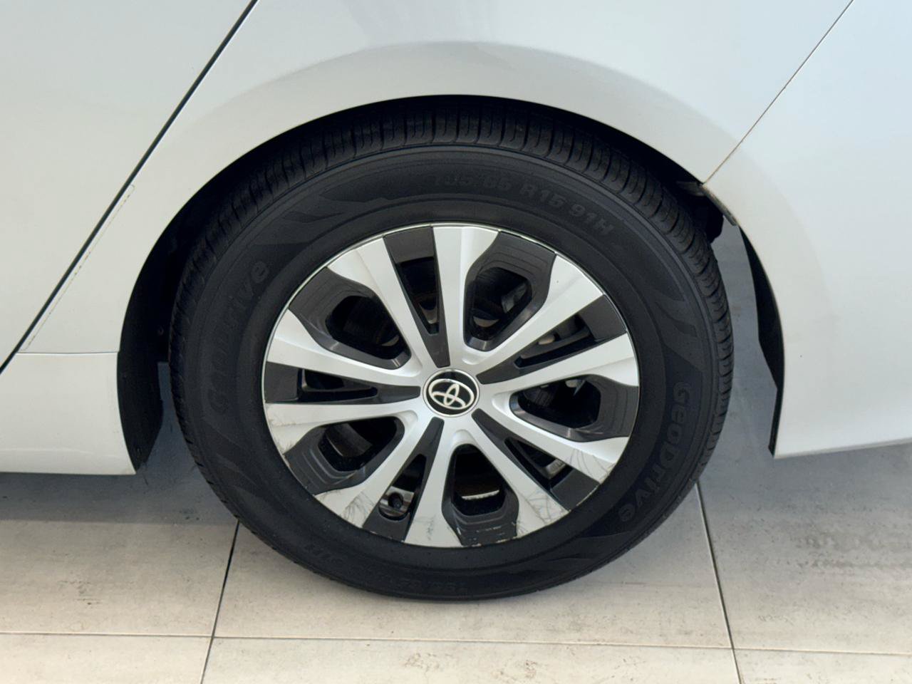 Used 2022 Toyota Prius Prime LE FWD image 38