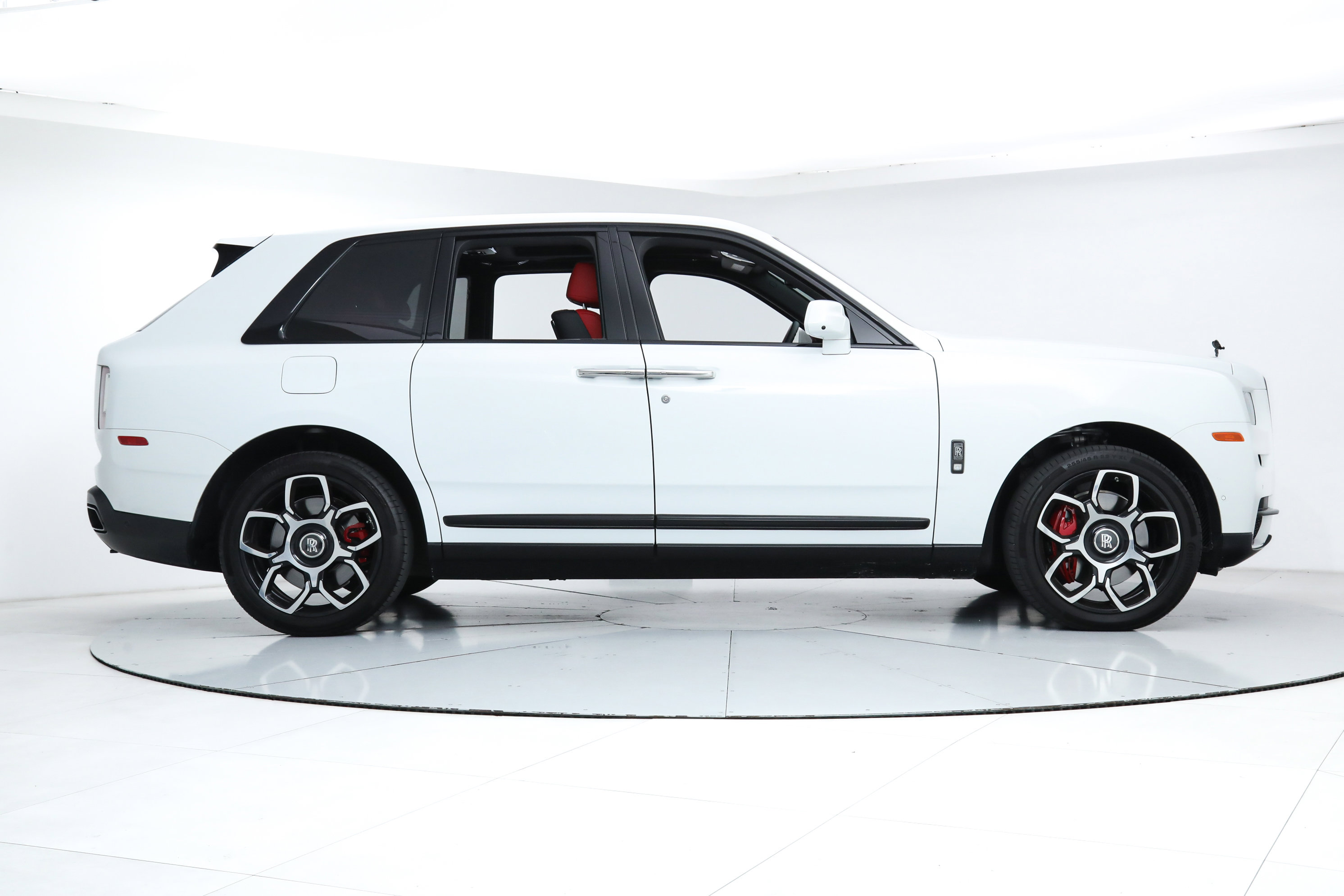 Used 2023 Rolls-Royce Cullinan Black Badge w/ Dark Exterior Package image 7