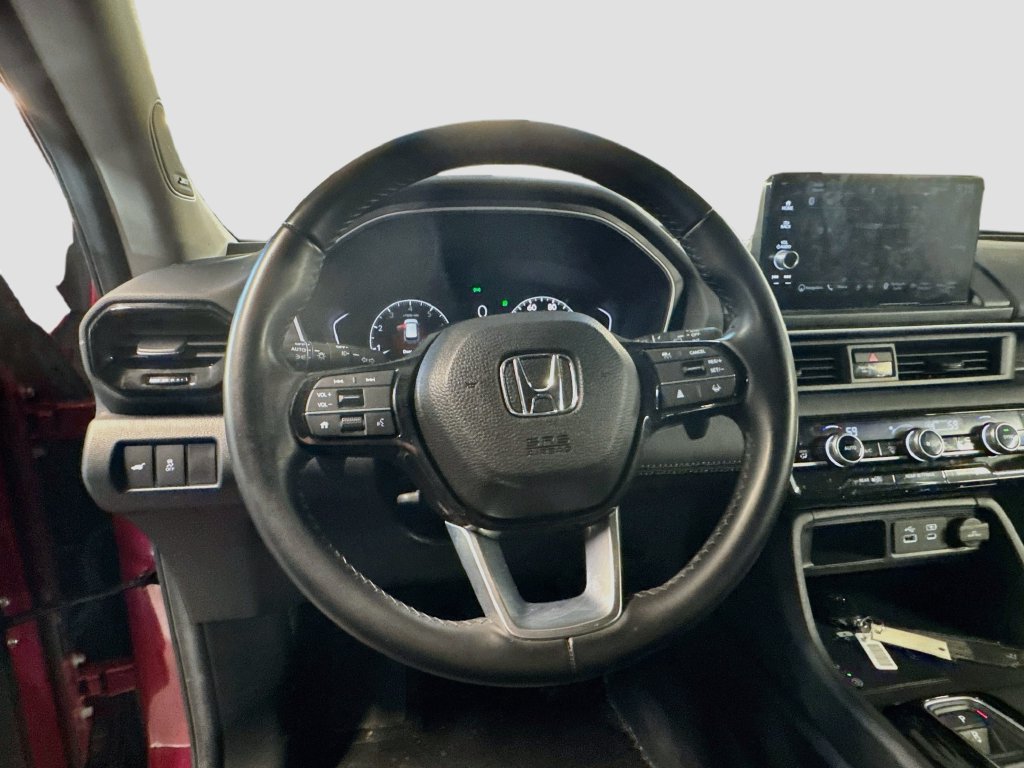 Used 2025 Honda Pilot Touring image 11