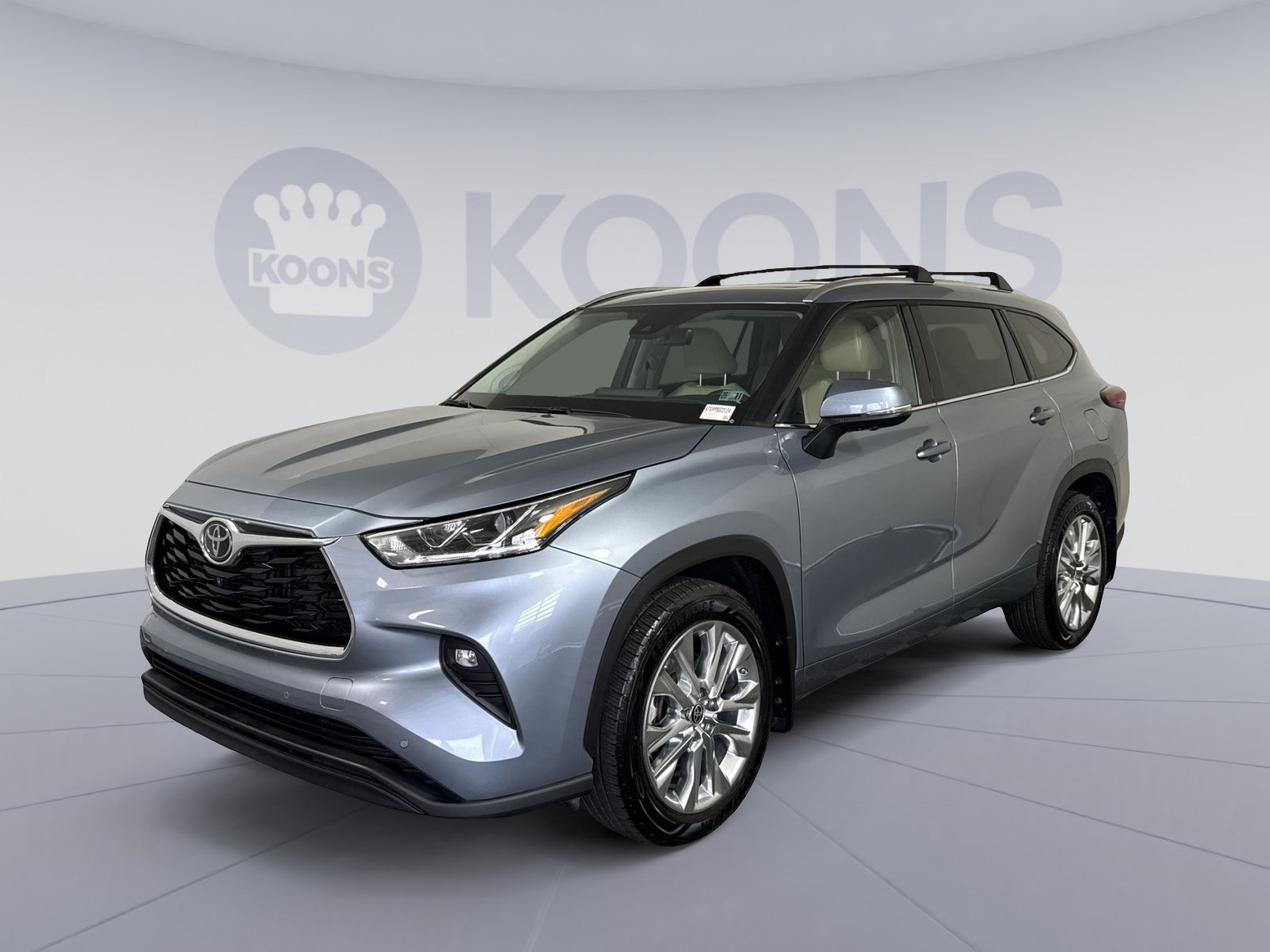 Used 2023 Toyota Highlander Limited AWD/4WD image 1