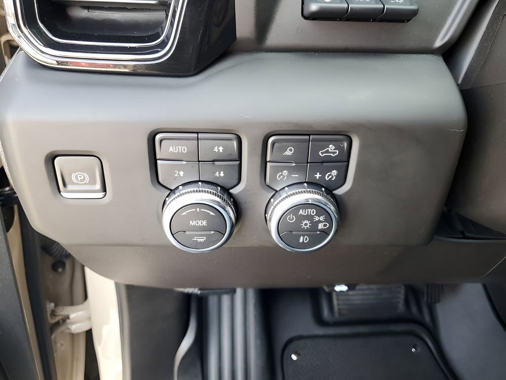 Used 2023 GMC Sierra 1500 AT4 w/ Technology Package image 33