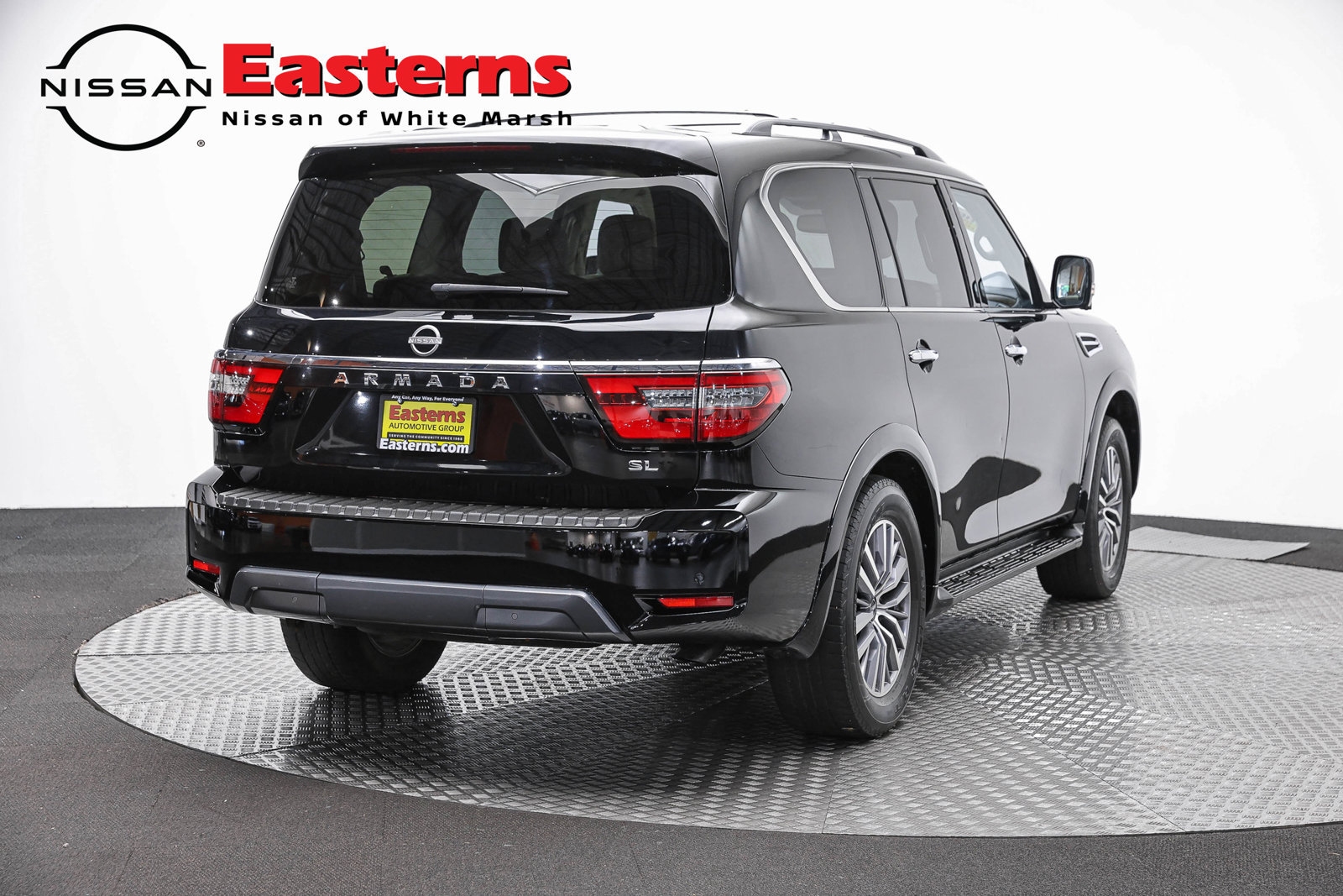 Used 2023 Nissan Armada SL w/ Captain's Chairs Package AWD/4WD image 5