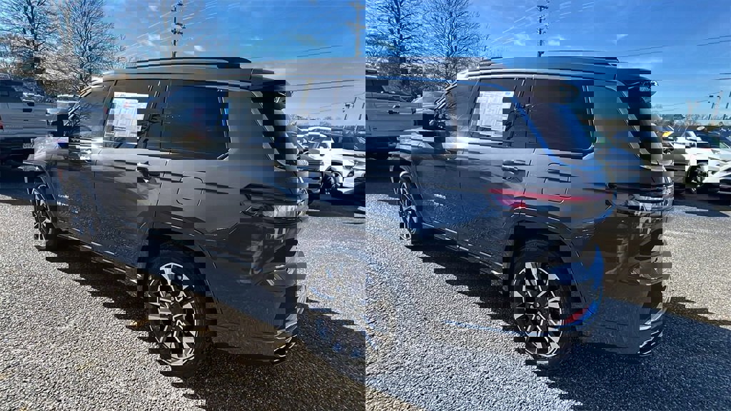 Used 2023 Jeep Grand Cherokee L Overland image 7