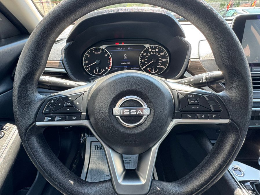 Used 2024 Nissan Altima 2.5 SV FWD image 14