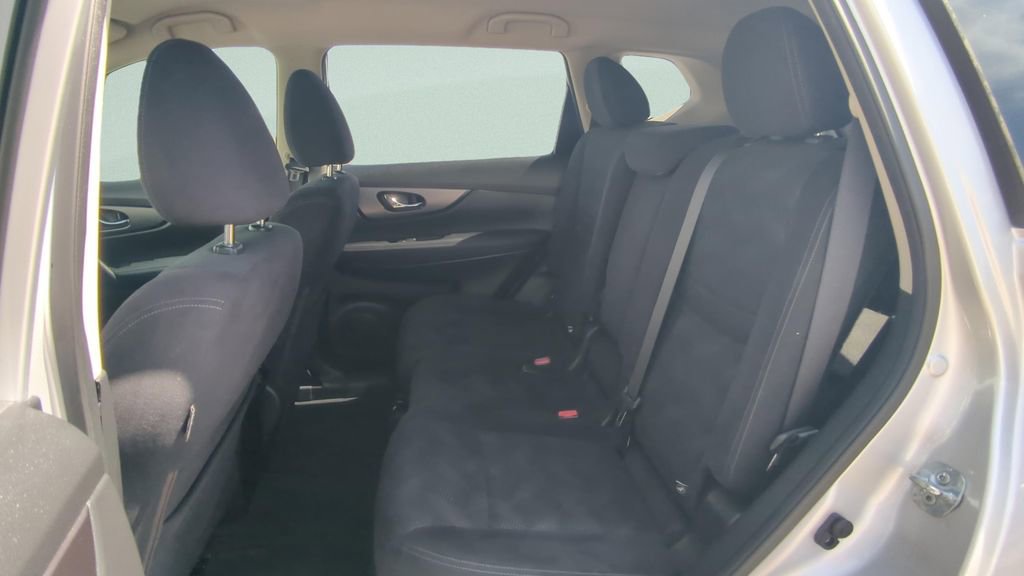 Used 2016 Nissan Rogue SV w/ SV Premium Package image 10