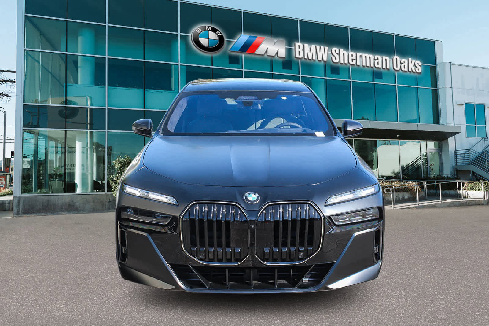 New 2026 BMW 760i xDrive w/ Executive Package image 2