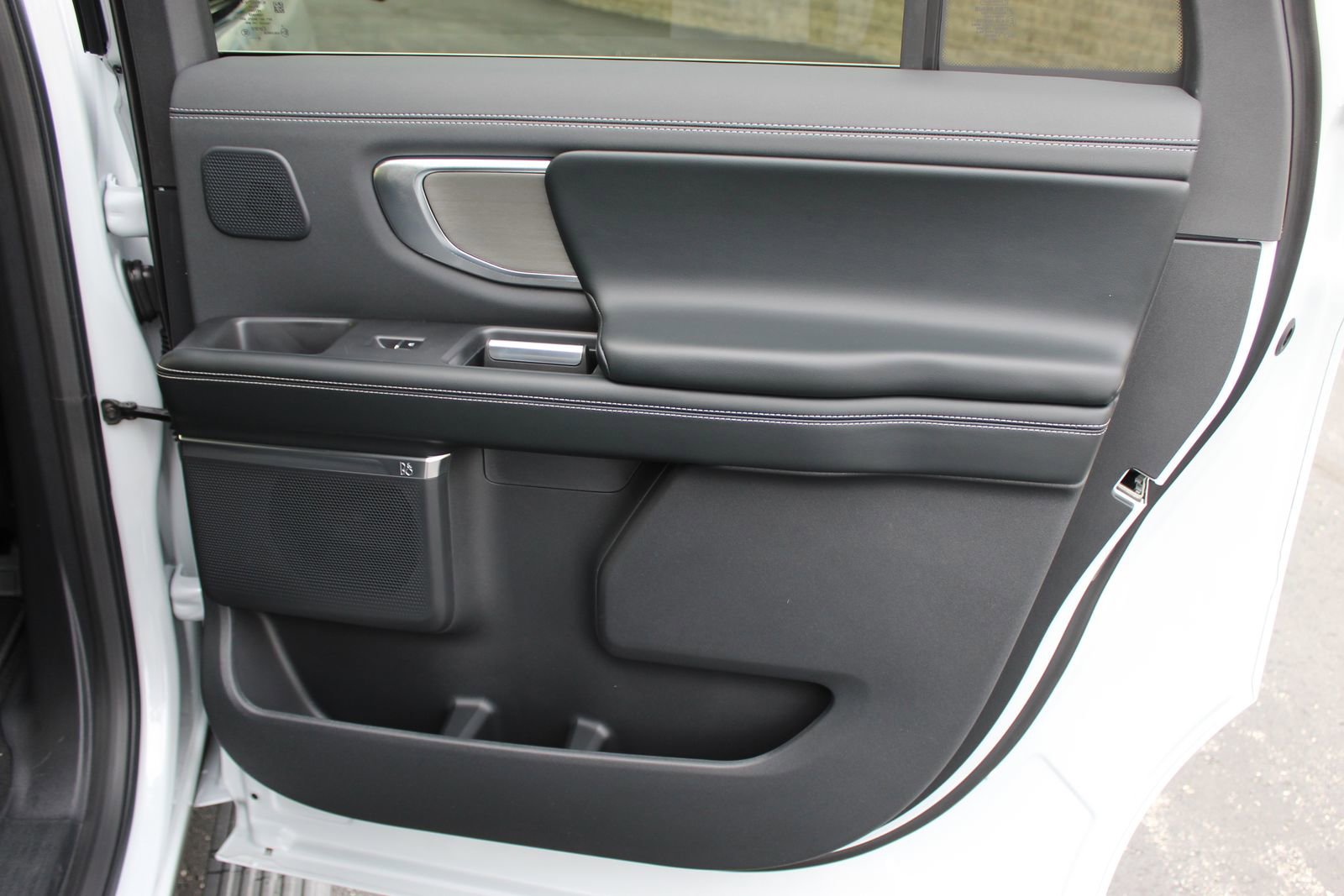 New 2025 Ford Expedition Max Platinum w/ Driver's Package image 13