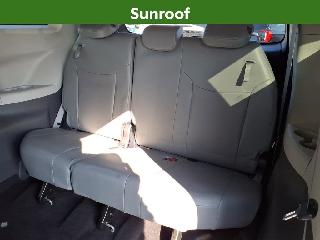 Used 2024 Toyota Sienna XLE FWD image 16