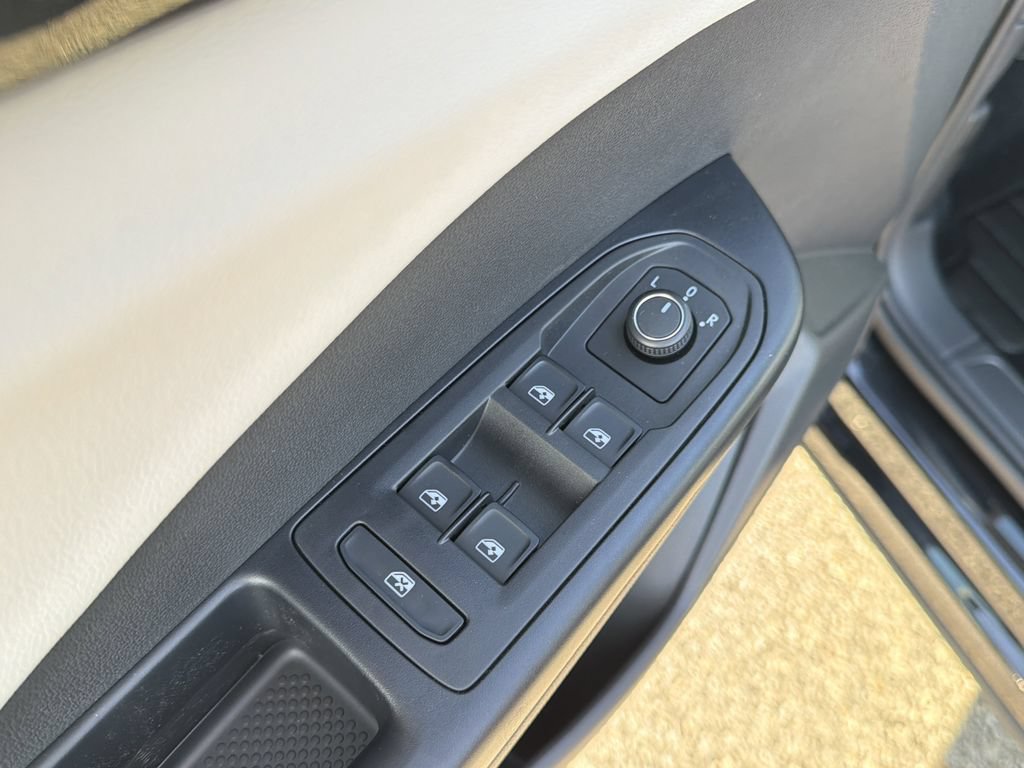 New 2026 Volkswagen Taos S FWD image 23