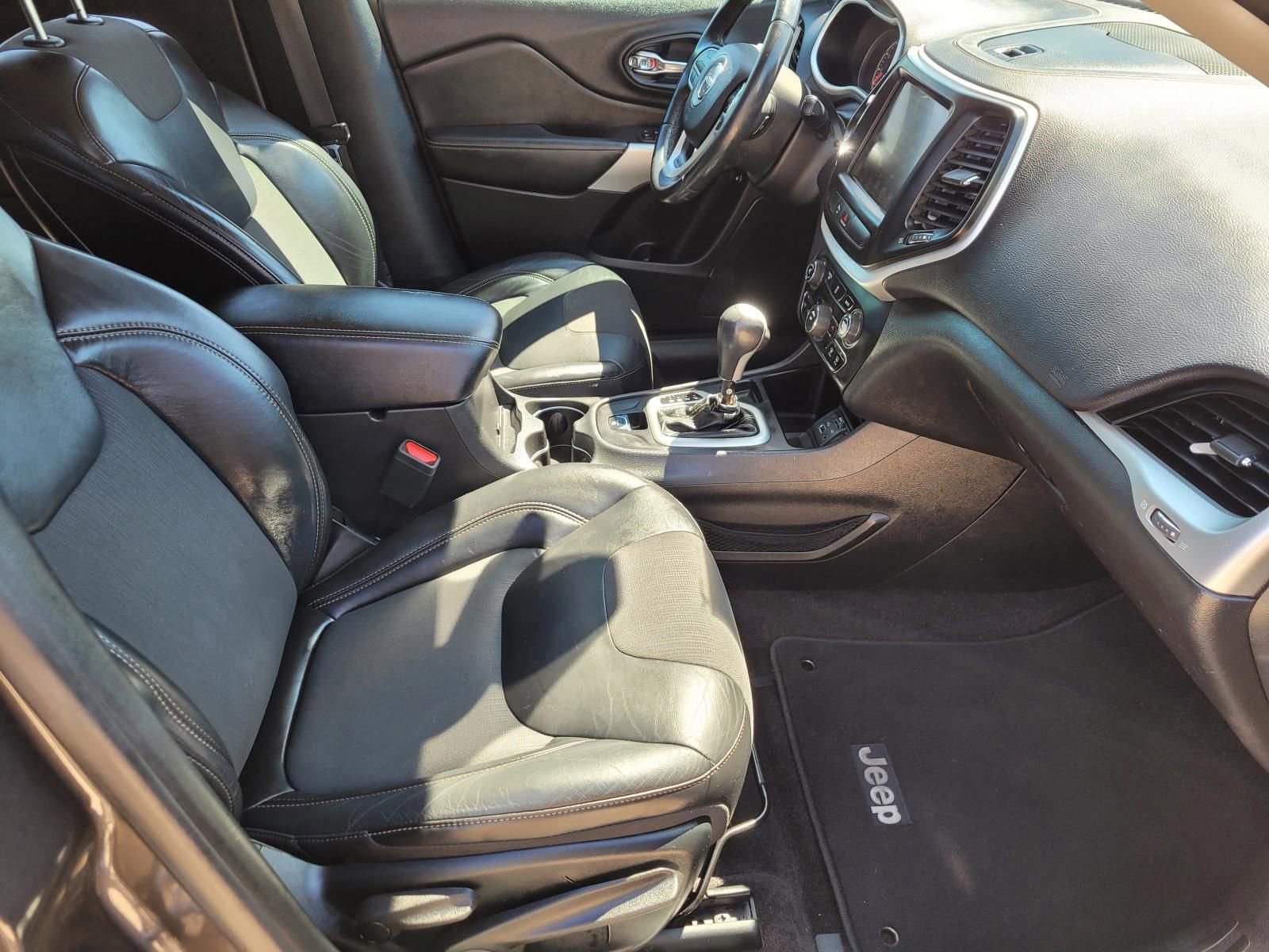 Used 2018 Jeep Cherokee Latitude Plus FWD image 10