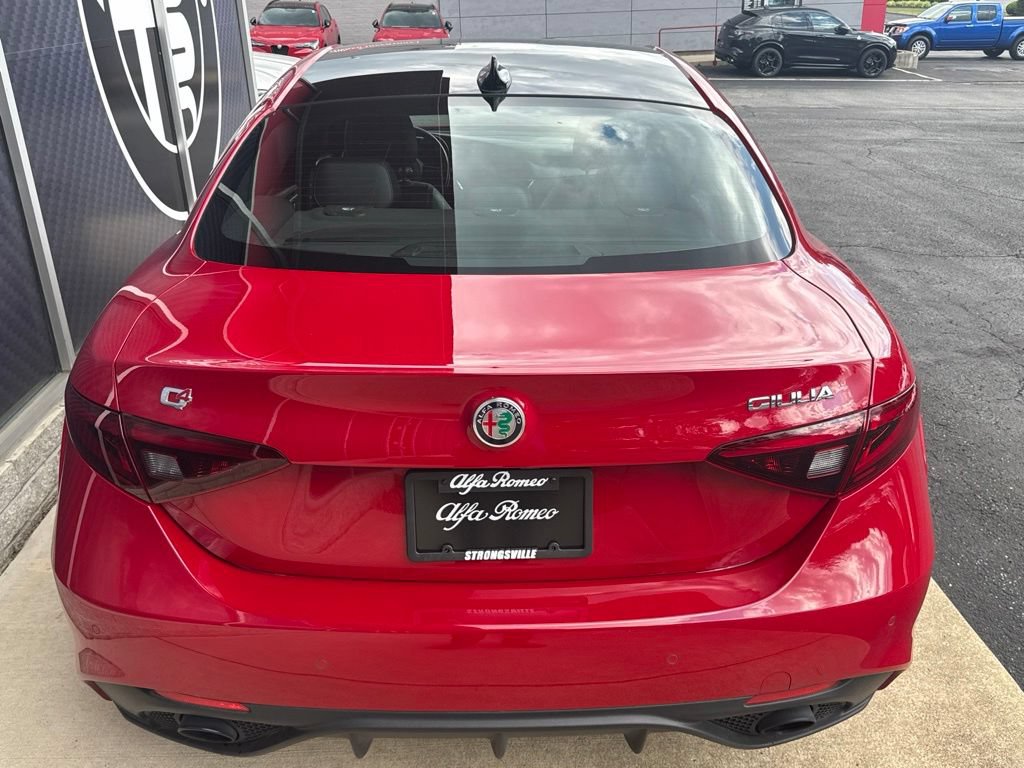 Used 2023 Alfa Romeo Giulia Veloce AWD/4WD image 11